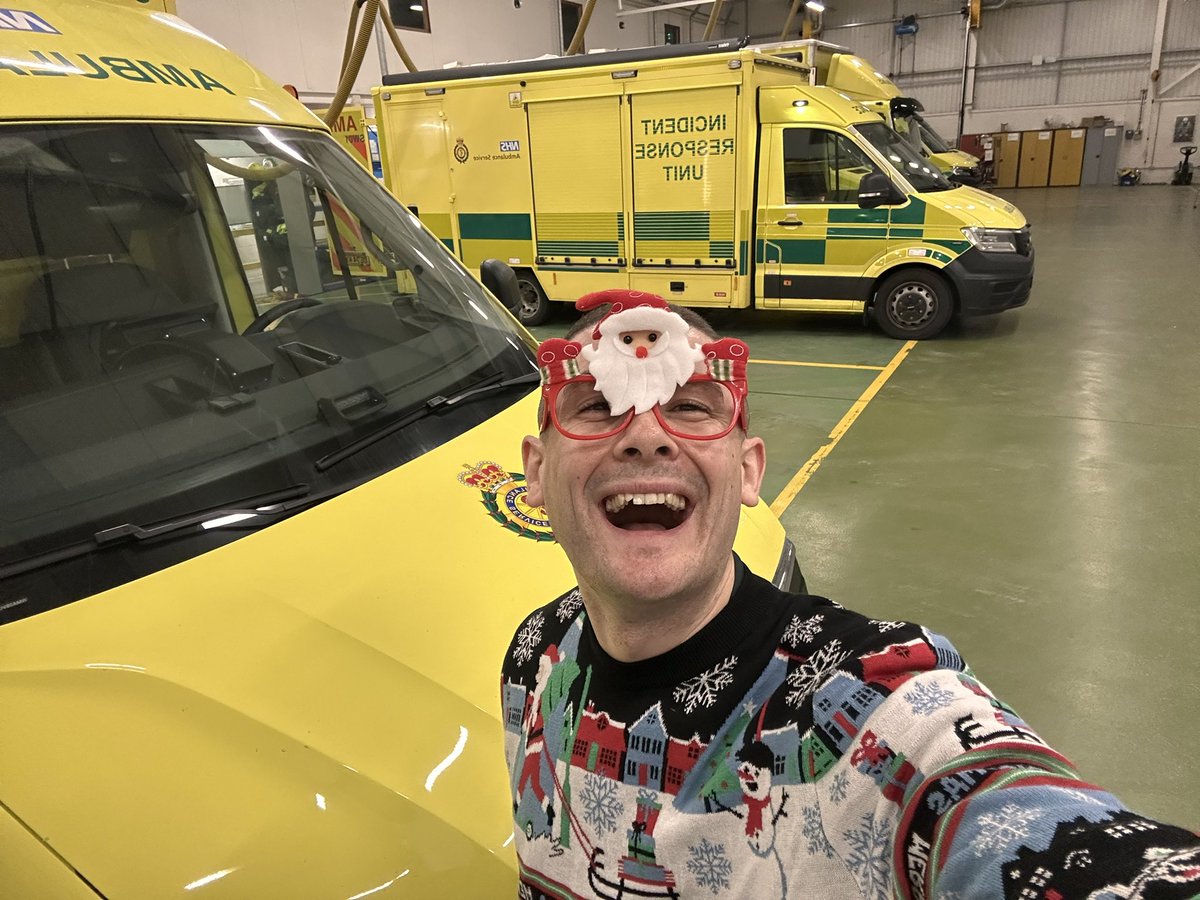 CSim93's tweet image. Merry Christmas from HART Bristol white team! Huge respect to all of those giving up their time to look after the public today 🎅🏻 🎄