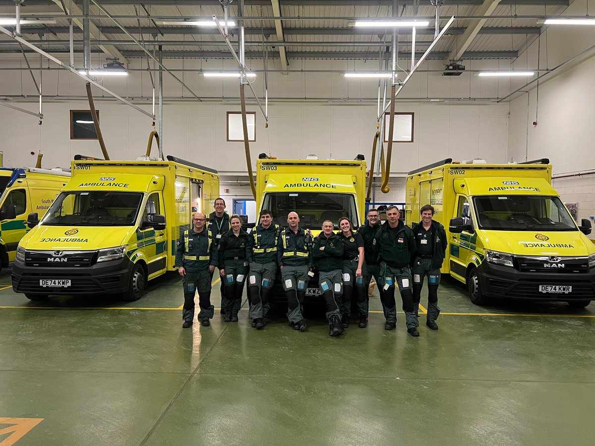 CSim93's tweet image. Merry Christmas from HART Bristol white team! Huge respect to all of those giving up their time to look after the public today 🎅🏻 🎄