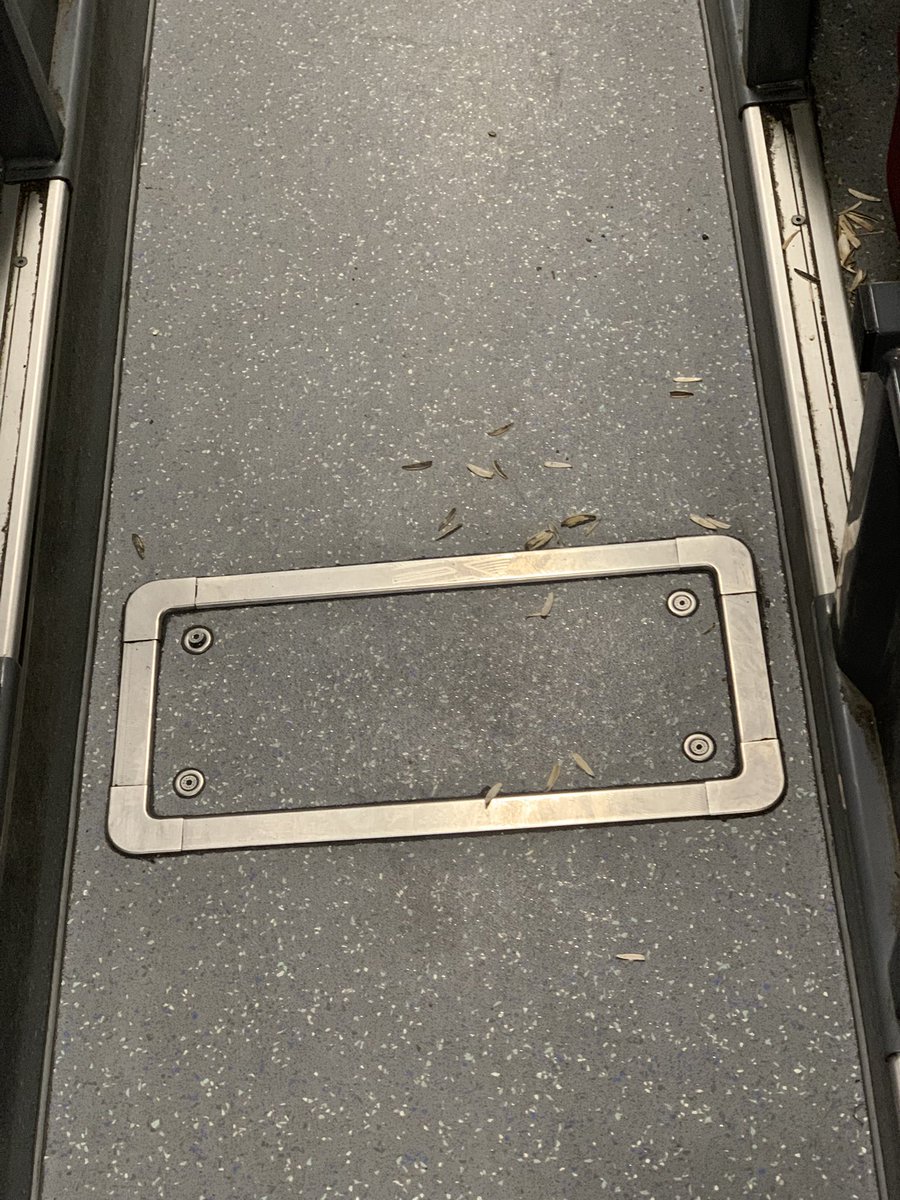 juande16R's tweet photo. Unos de los servicios de transporte público más caros de España y así viajamos día a día. No te puedes ni sentar. Hoy25/12 en la línea 182 que ha salido a las 19:30.
Saliendo de la cabecera, salen así los autobuses…
@GrupoInterbus 📍#Madrid - #Algete - #Valdeolmos #opiniones https://t.co/sRy15xPnYA