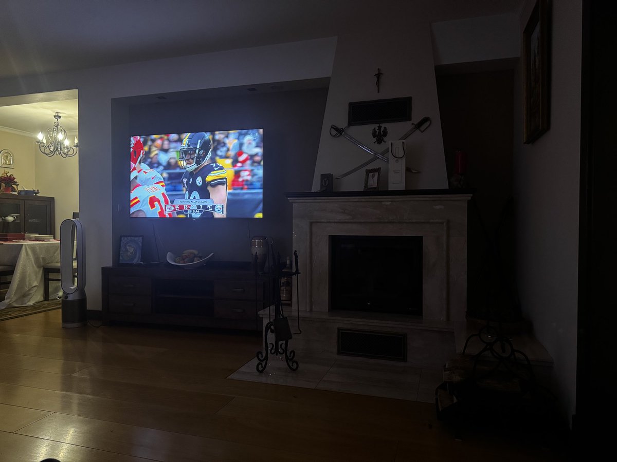 kriswrob's tweet photo. @drewbrees @ScottHanson #NFLenNetflix 
Poland Wasilkow Watching https://t.co/0ZGp8QCXjB