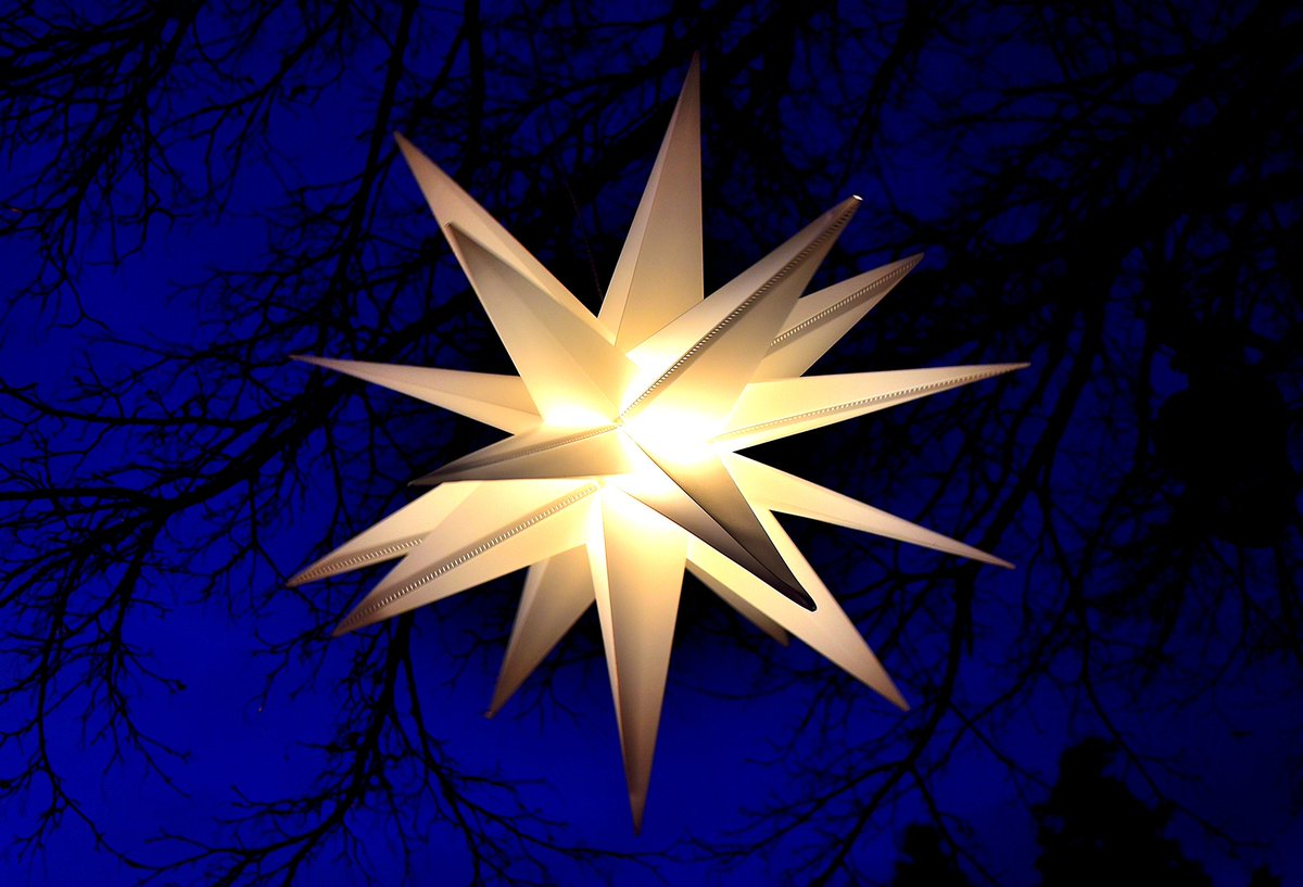 Kind_und_Kegel's tweet photo. Ich wünsche euch ein frohes und besinnliches Weihnachtsfest. 🎄🎅🕯#Weihnachten https://t.co/3AzUgErJPN