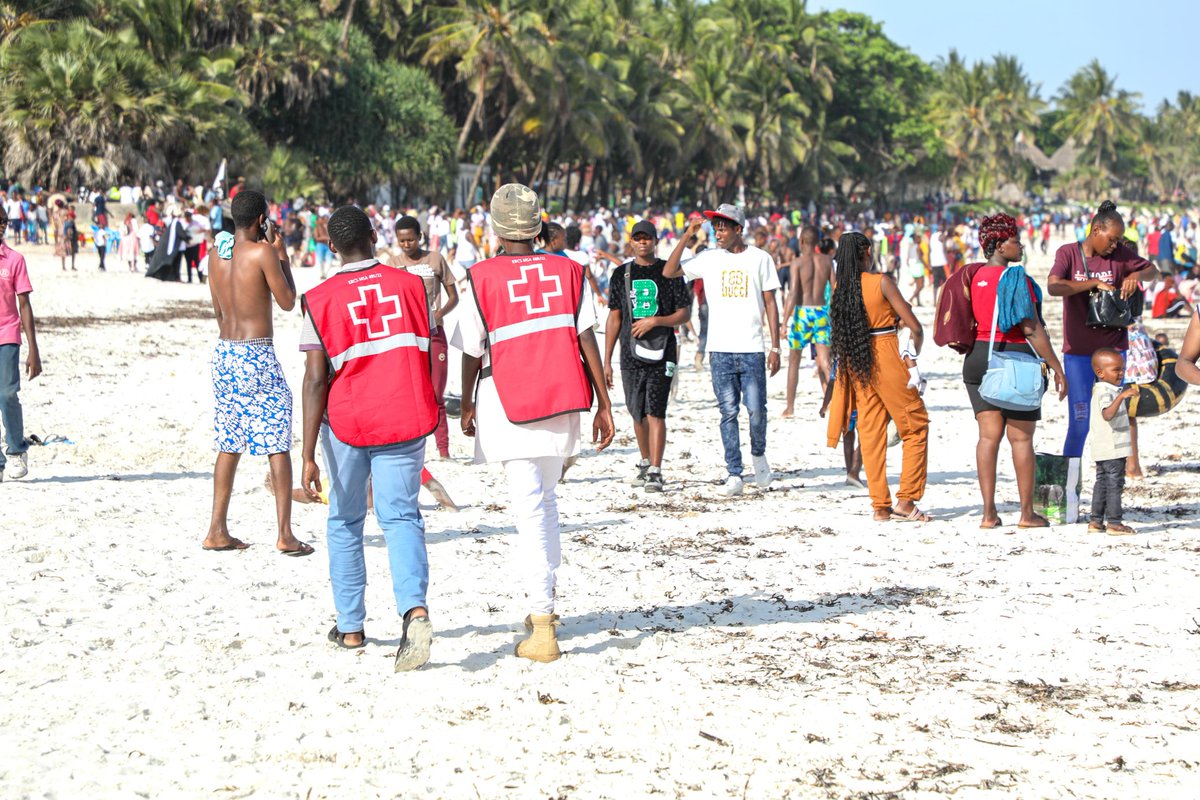 Keeping you safe this festive season!  Our dedicated KRCS RCATs and CBDRT teams are on standby across all public beaches in Mombasa—Jomo Kenyatta, Nyali, Mombasa Beach, Qwetu, Shelly, and Mama Ngina—providing first aid, PSS, and tracing services. Your safety is our priority.