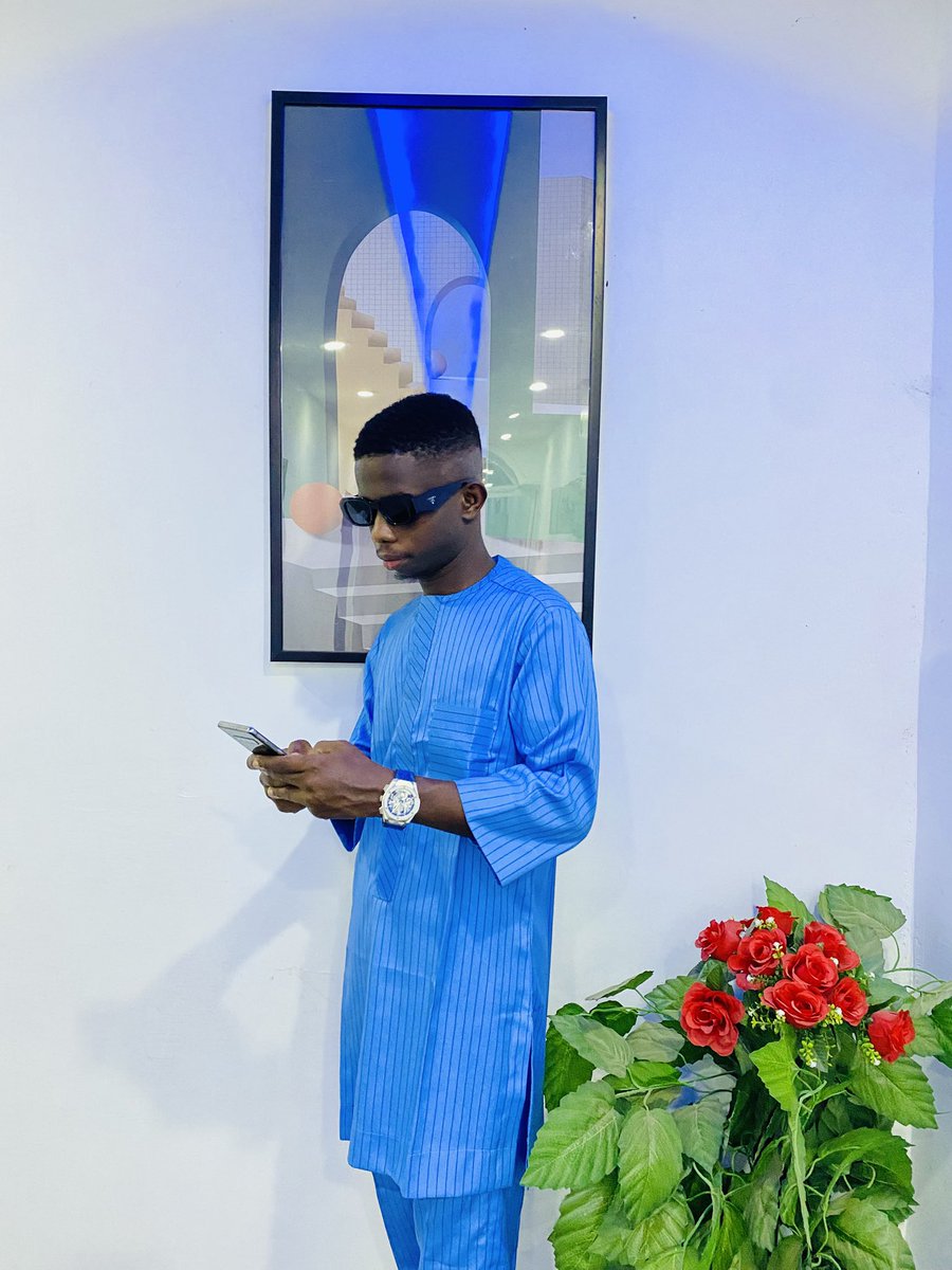 donlekside's tweet photo. Season’s Greetings 🎄 https://t.co/qsqSU5lkf9