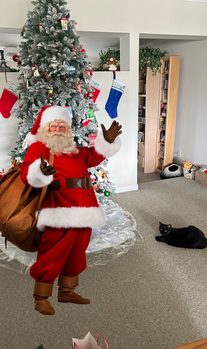 TomKattman's tweet image. “It abouts time you gots here, Santa!”—Puma. 🐾