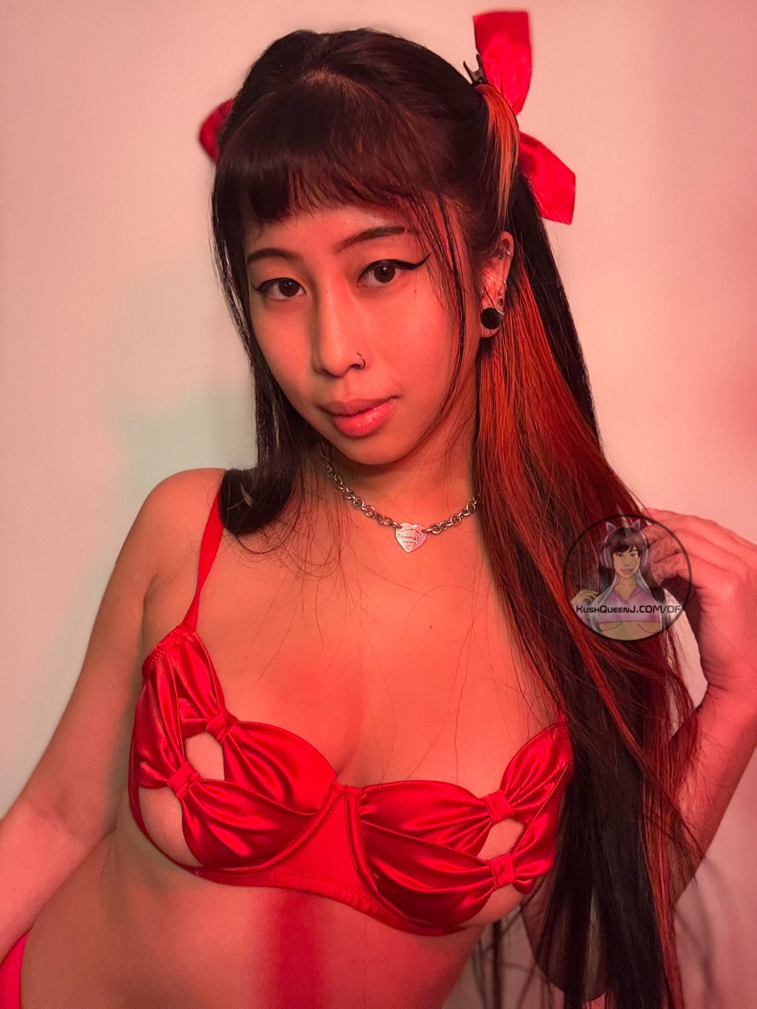 2 pic. meowy christmas ✨ get yourself a holiday gift as a subscription to my site 🎁 linky in bi0 for new sets just posted & more ❤️ https://t.co/3ytlGfiVPX