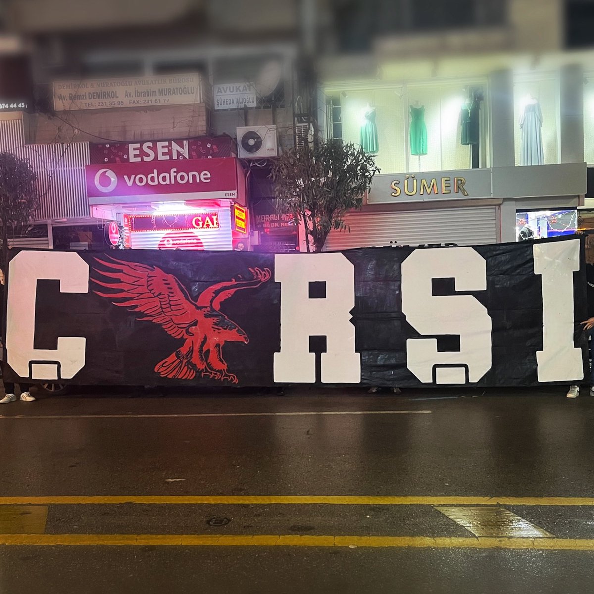 CarsiiManisa's tweet photo. “ BU ALEMDE KRAL Ç🦅RŞI “ https://t.co/R04T7pdveo