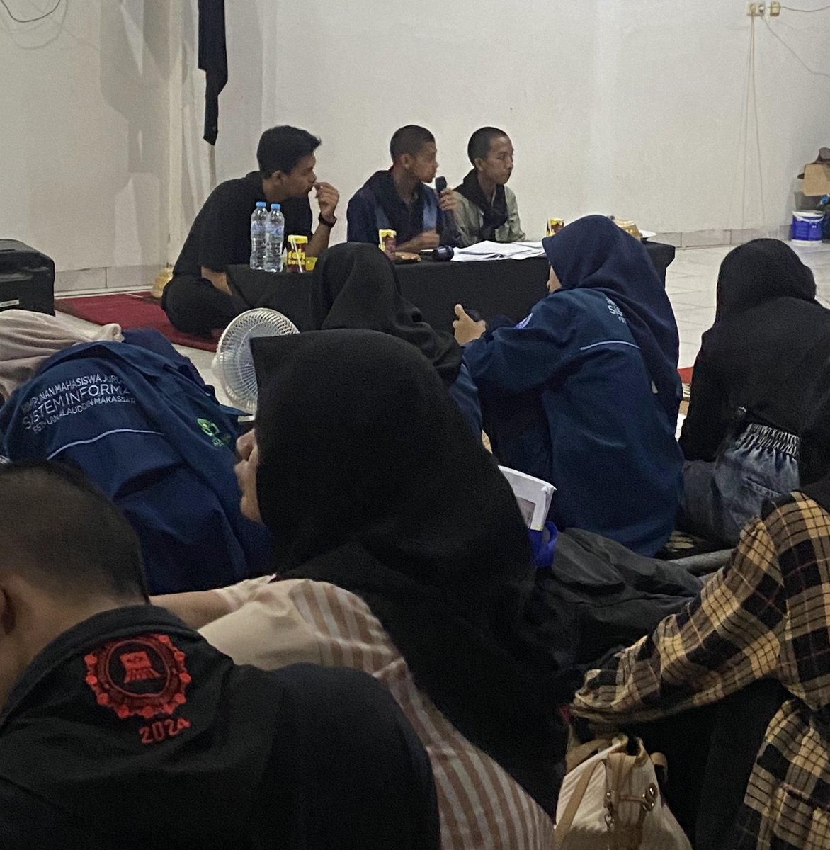hmjsi_uinam's tweet photo. [🔴LIVE REPORT: MUBES 2024]
Pembahasan GBHO Musyawarah Besar HMJ-SI 2024 https://t.co/AkcUxXFq5A