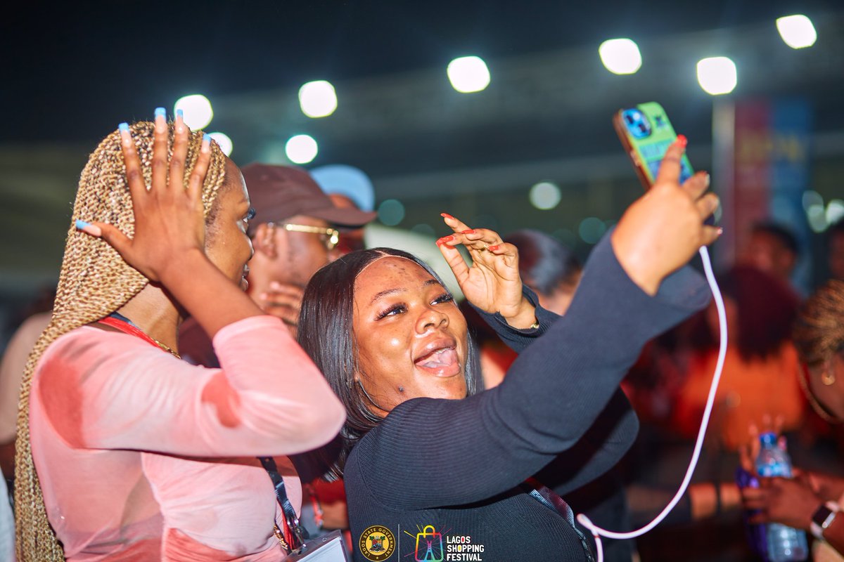 When we begged @wandecoal not to leave 😤🔥🙌🙌🙌
He ate and left NO CRUMBS!
#LagosShoppingFestival #LagosShopFest2024