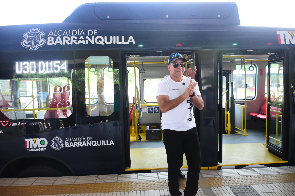 Llegaron los primeros buses de Transmetro, y en el 2025 tendremos toda la flota nueva.

🚍 Cuentan con:
• 5 cámaras de vigilancia con reconocimiento facial.
• ⁠5 cámaras para conteo de personas.
• ⁠1 cámara que monitorea sueño, cansancio y distracción del conductor.
• ⁠1