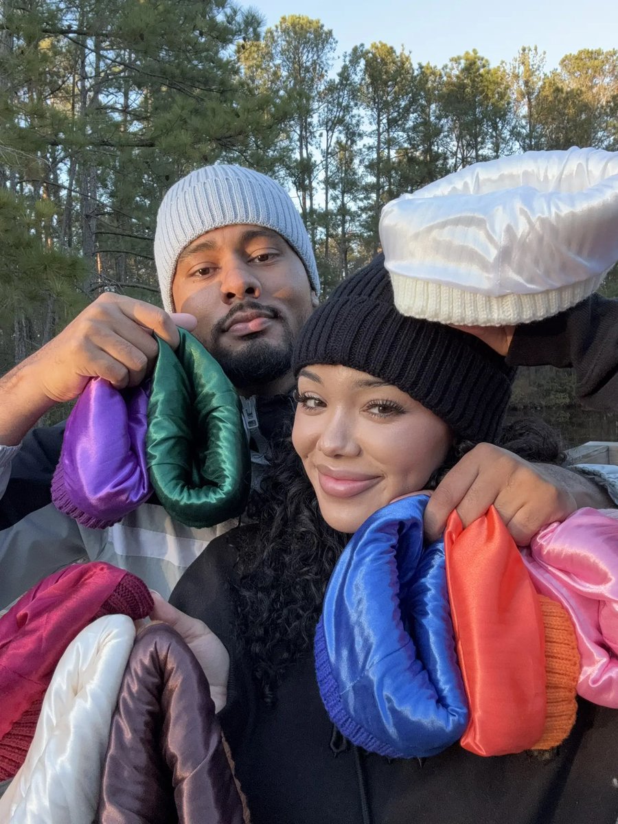 Mnjsales's tweet photo. Christmas Giveaway free satin beanies a simple reshare can win you a free pair 👀 https://t.co/bHuhTwtEbj