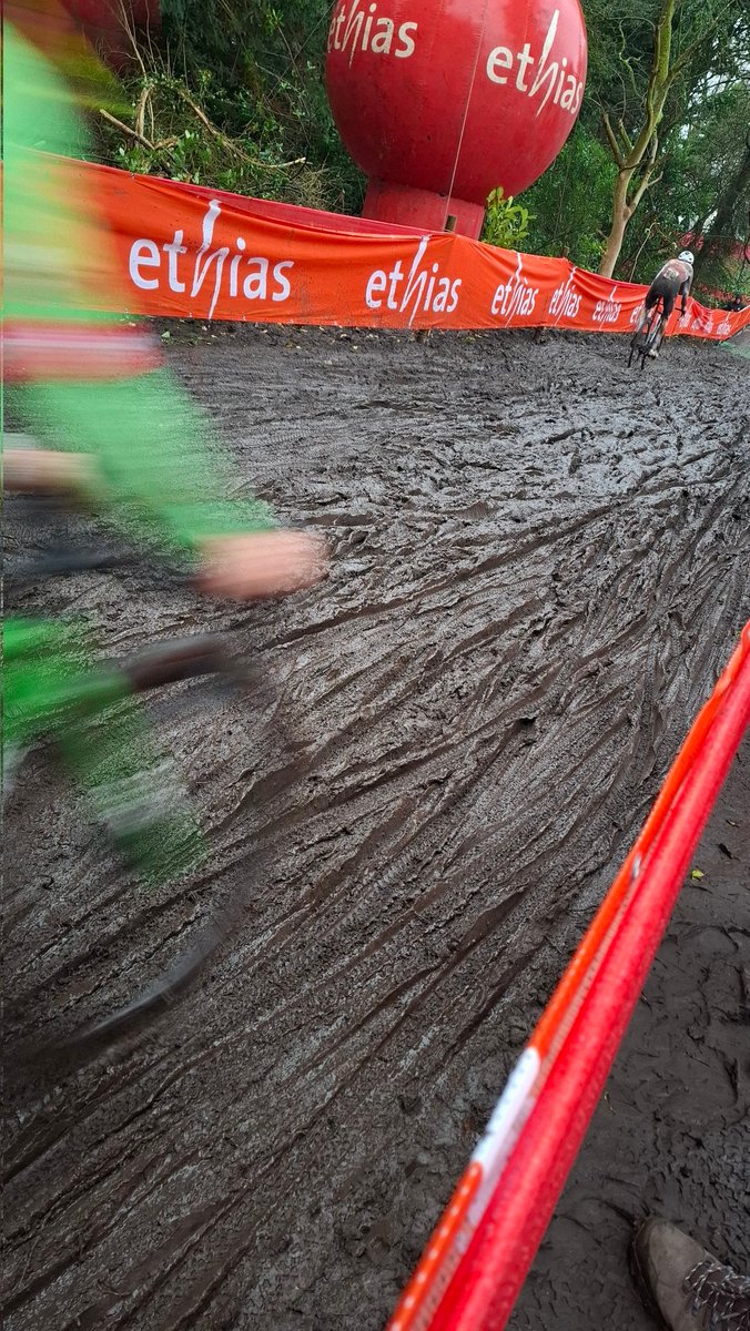 EJKlem's tweet photo. @robynjournalist Merry Christmas Robyn, a muddy pic from last weekend in Hulst as a gift 😉. https://t.co/Oofaf3tlyL