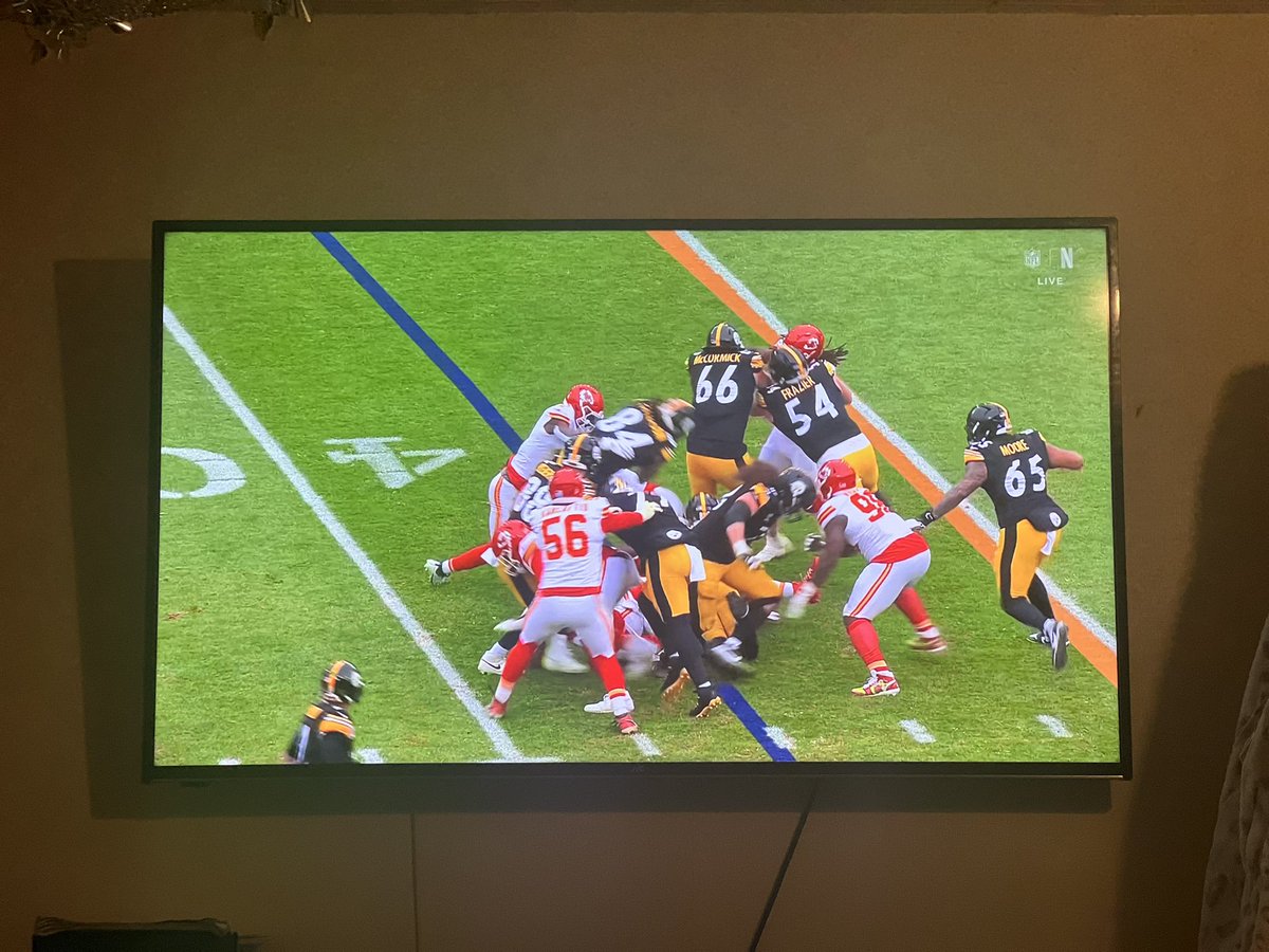 zekedagr's tweet photo. Go KC 15PM 🏴󠁧󠁢󠁥󠁮󠁧󠁿🏴󠁧󠁢󠁥󠁮󠁧󠁿 #NFLonNetflix https://t.co/5eM1Rs0iXr
