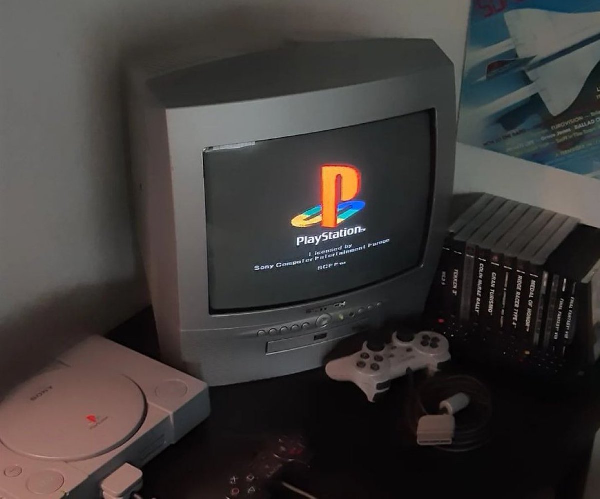 futnostalgico's tweet photo. Qual é o primeiro jogo que você pensa quando vê essa foto? 🤔 🎮 https://t.co/shlFKRwJ9H