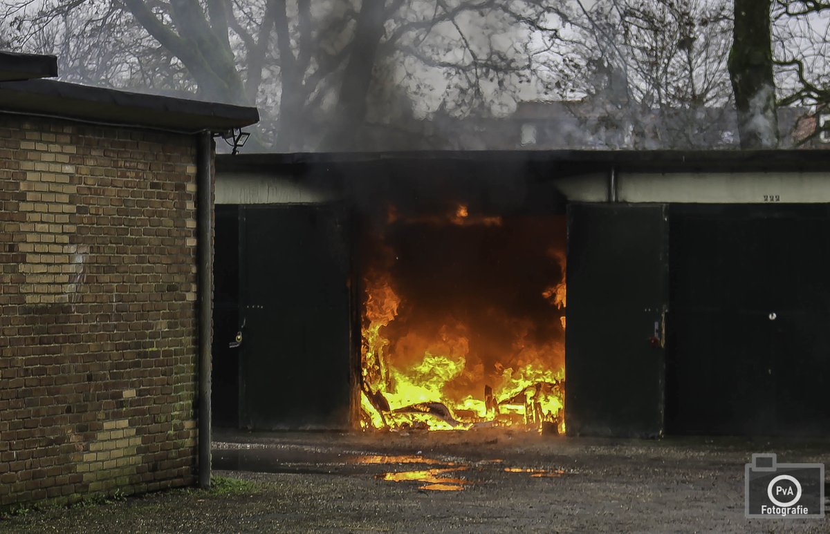 Felle brand in garagebox Apeldoorn