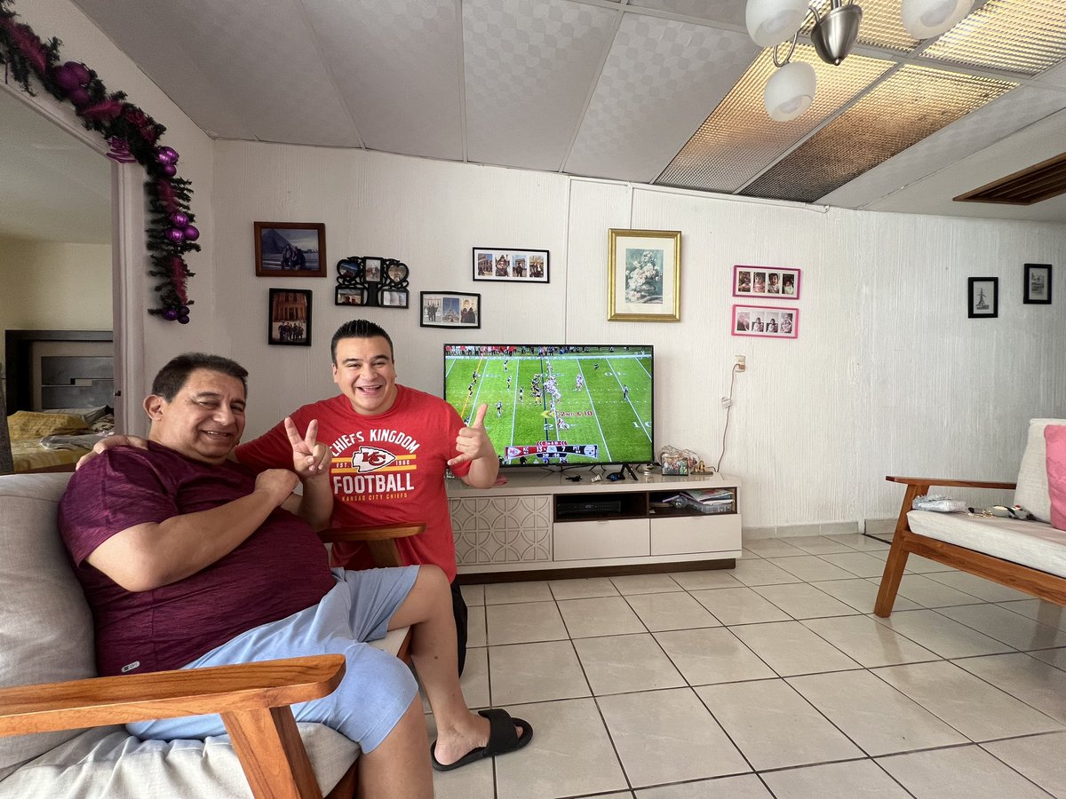 KaytClem's tweet photo. Tuning in live to cheer on the @Chiefs from El Salvador 🇸🇻 #NFLonNetflix #NFLenNetflix #ChiefsKingdom https://t.co/kbZEoBL9bR