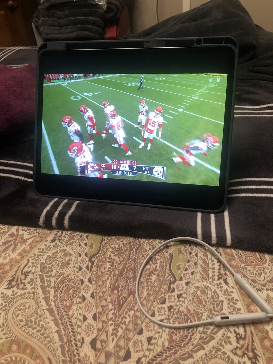 #InterceptadosPorLaNFL
Me han relegado a la habitación,a tope con los chiefs