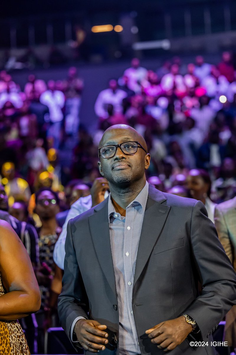 IGIHE (@igihe) on Twitter photo <a href="/kwzrherve/">Kwizera Hervé</a> Minisitiri w'Ububanyi n'Amahanga n'Ubutwererane, Nduhungirehe Olivier na mushiki we Marie Nduhungirehe bari mu bitabiriye iki gitaramo. <a href="/kwzrherve/">Kwizera Hervé</a> Minisitiri w'Ububanyi n'Amahanga n'Ubutwererane, Nduhungirehe Olivier na mushiki we Marie Nduhungirehe bari mu bitabiriye iki gitaramo.