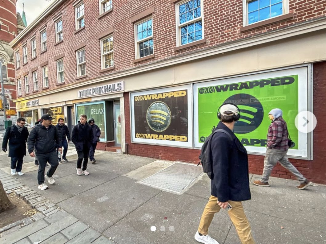 Best OOH creative last week— via OOH Today 

Full article: oohtoday.com/ooh-best-creat…
—-
Sign up for our newsletter at lnkd.in/gjuTaBSJ to stay up to date on the release of new materials!