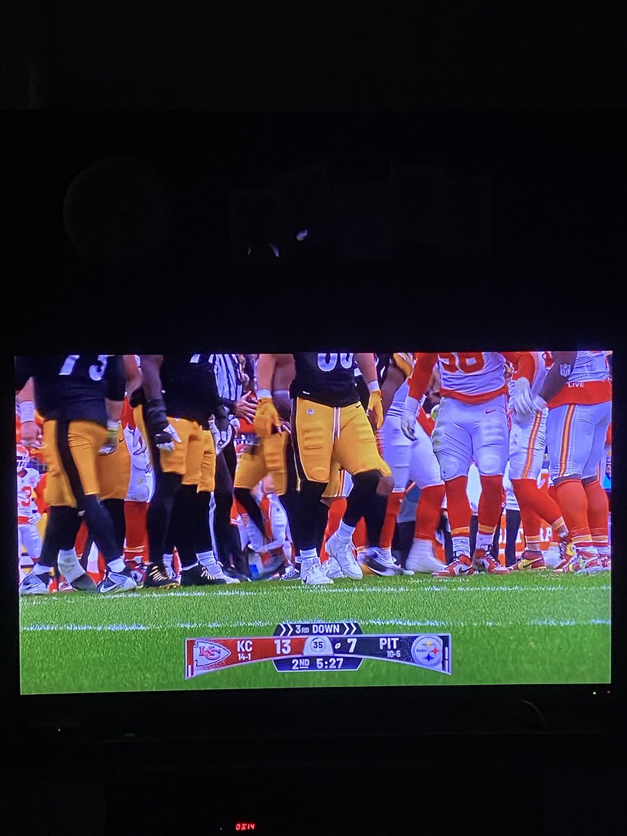HRZMN27's tweet photo. From MAS watching #KCvsPIT  #NFLonNetflix. Watching with no ads feels so good… https://t.co/f1Ivb1Jfdu
