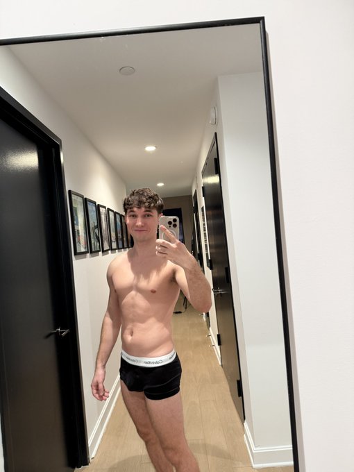 say hi or blocked ?? https://t.co/uvlYajwYTo https://t.co/CGZ9ZhI4kH