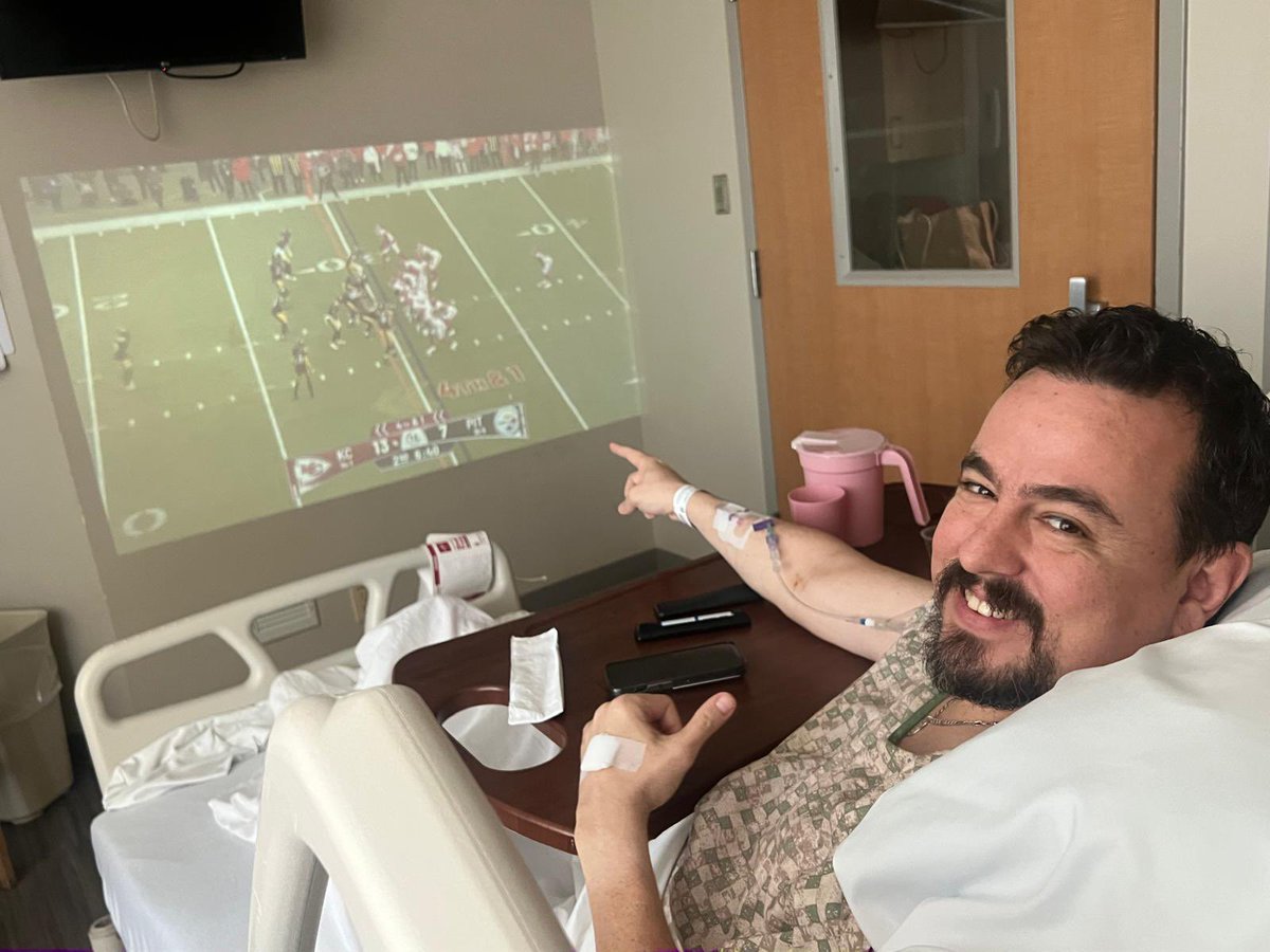 aztechbilly's tweet image. #NFLonNetflix @ScottHanson @drewbrees Merry Christmas from my Hospital bed! Wife got me a projector here and we are watching the #SteelersNation