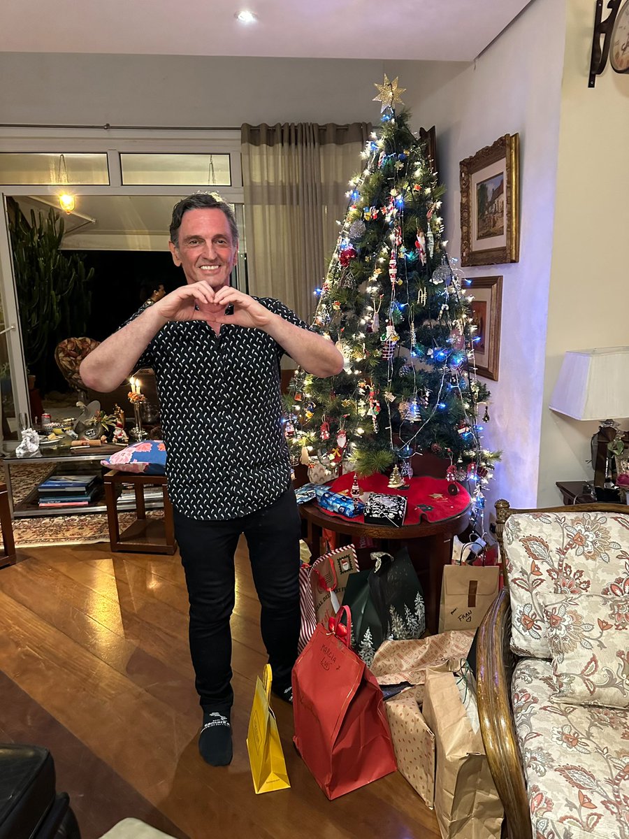 Agradeço todas as mensagens, toda a energia positiva, todo o carinho e preocupação dos meus amigos queridos e fãs!!! FELIZ NATAL♥️🎄🎁🍀💫🎅🏽