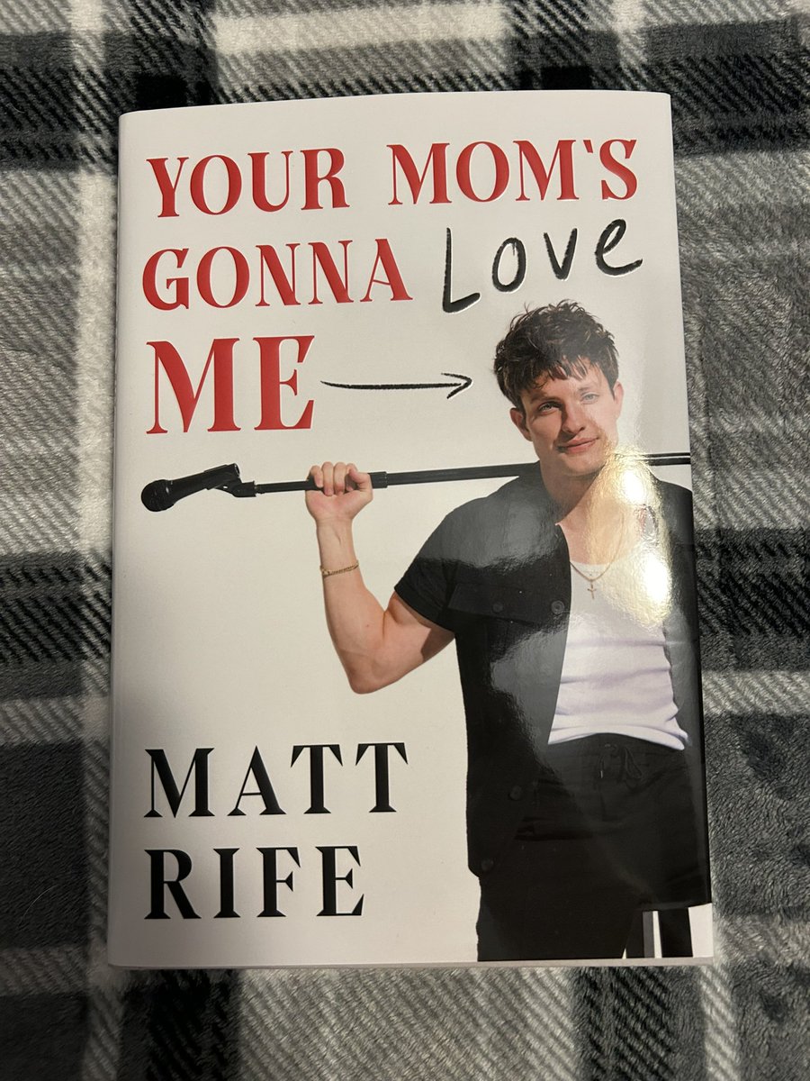 CLEdevotee's tweet image. Last year my sister got me a @mattrife shirt for Christmas. This year, she got me a signed copy of his new book. I have the best sister ever 🥰
Merry Christmas! 🎁🎄