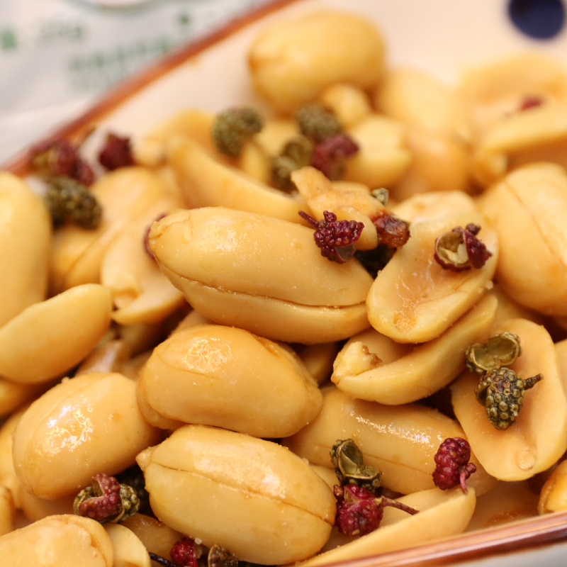 xiaxia29677216's tweet photo. Merry Christmas!🥳
The delicate aroma of green vine pepper seamlessly blends with the mellow taste of peanuts, crafting an irresistible flavor. Each bite is an ultimate temptation to the taste buds, leaving you utterly enchanted and craving for more.🤤#maxiangzui #peanutstwt https://t.co/etHkmT59iY