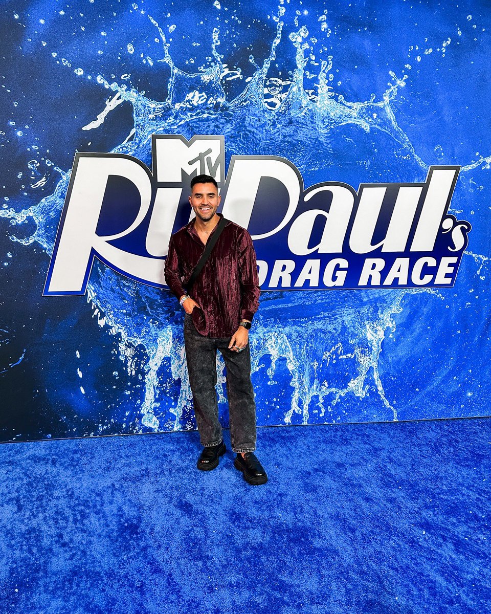 Babes in Dragland 🎄 👠 ✨ 😘 

#NYC #RuPaulsDragRace #DiegoDowntown