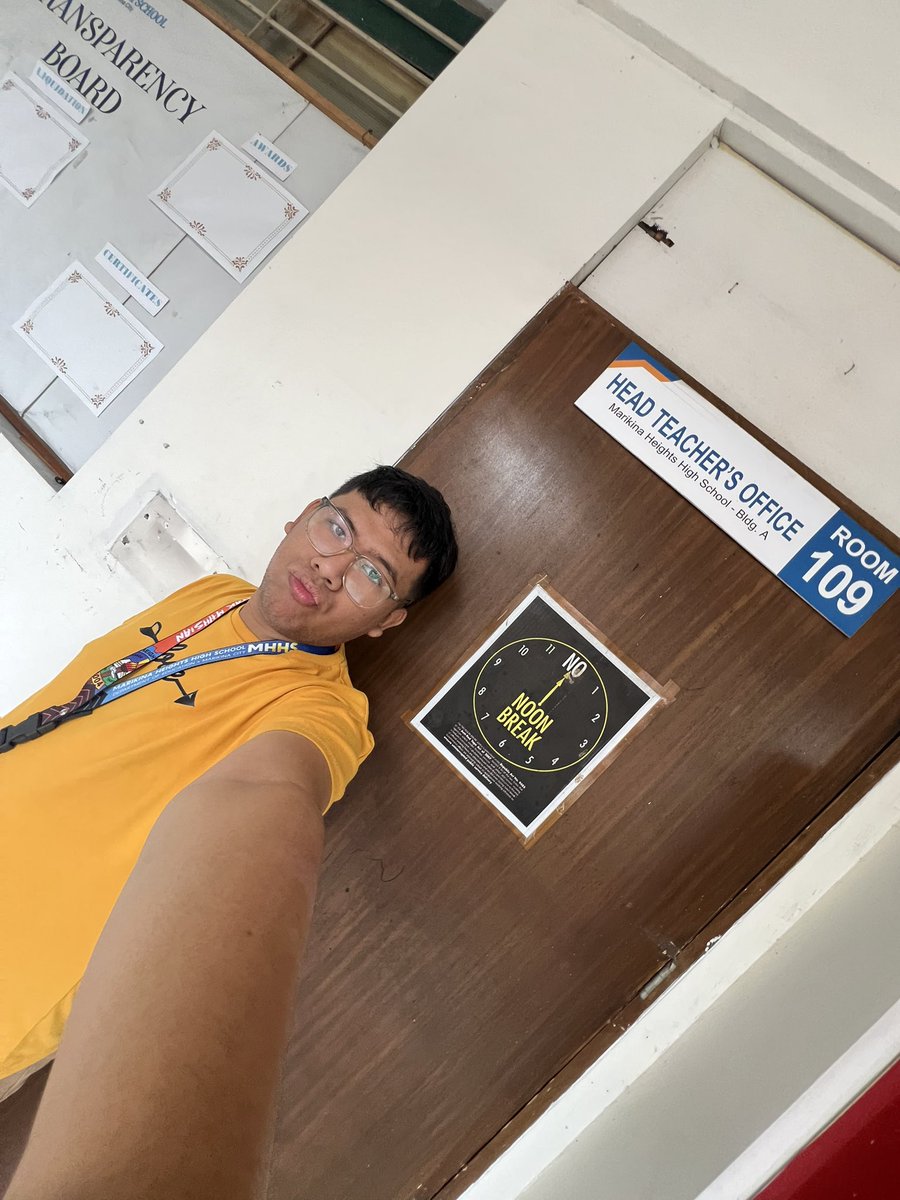 ranceysolis's tweet photo. Yung may pasok kayong HT after christmas. Tapos sila nakapag leave na, ako na bago lang mag isa sa office. Ano gagawin ko dito?😂 https://t.co/CiPMIhrqxt