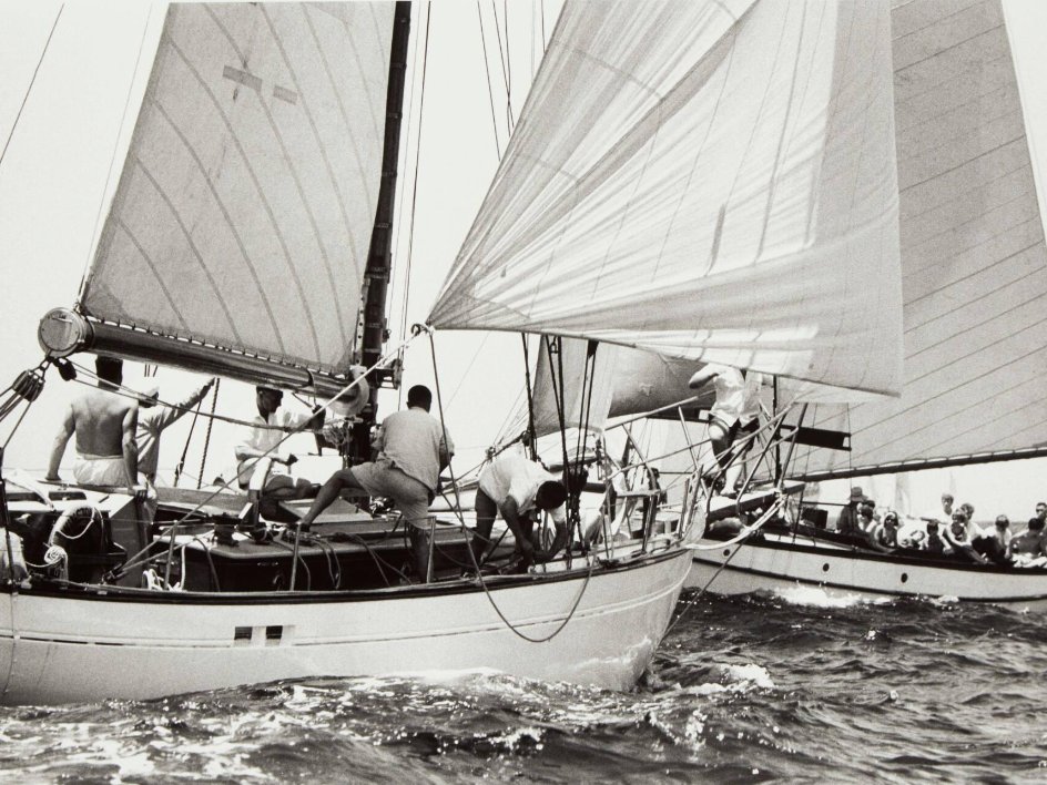 seamuseum_'s tweet photo. Fair winds and following seas to all sailors in this year's Sydney to Hobart! ⛵️💨
#SydneyToHobart #SydneyHabour #DavidMoore #Sailing #Yachting
Image: David Moore, Start of the Sydney to Hobart yacht race, 1963
Object number: 00030742. ANMM Collection Gift from David Moore https://t.co/IEtKcuNEqa