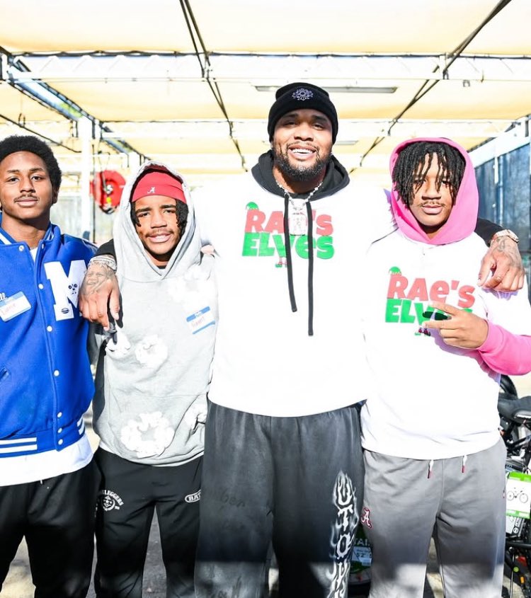 Raekwon Davis 🤝 Daniel Hill 

5th Annual Rae’s Elves event in Meridian Mississippi #RollTide 🐘