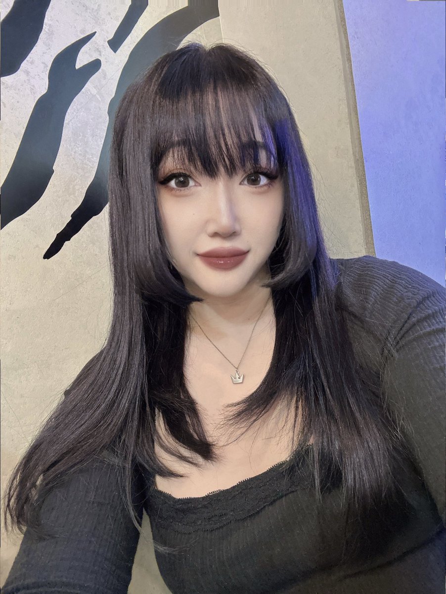 Lulexiaa's tweet image. MERRY CHRISTMAS ✨🎄🎅🍪🥛

Heres my annual selfies 😅. Hope everyone had magical day! I know my social media presence has been invisible this year and I kinda abandoned twitter, but I am forever grateful for the friends made along the way. I love you all! Happy Holidays ❤️🥹