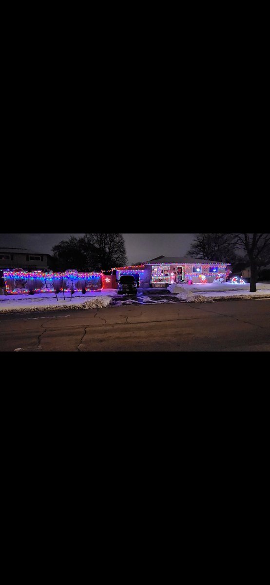 TomWeech's tweet image. Merry Christmas 🎄 🎅 everyone. I'm enjoying spending time with my family and friends and thinking about my friends and loved ❤️ ones who are  in heaven .
I hope you all are enjoying time with family and friends too.