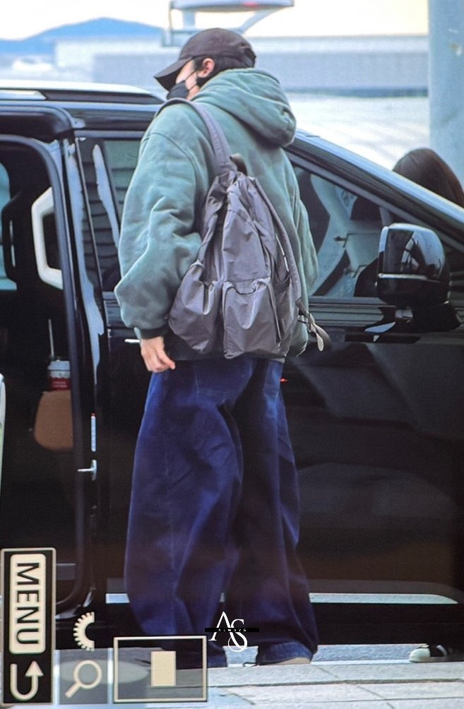 closet_6's tweet photo. 241225 ICN 출국 성진 가방 정보  🐻

AMIACALVA

Split Yarn Backpack - Grey

5%할인가 375,250₩ ( 원가 395,000₩ )

🔗 https://t.co/XqfY0PNyFx https://t.co/oQvObyXuPa