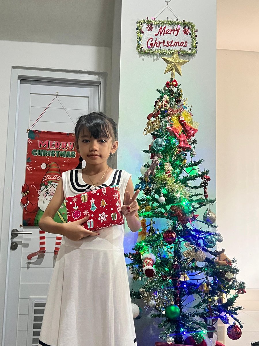 クリスマス🎅 プレゼント🎁を貰ってご機嫌の娘ちゃん