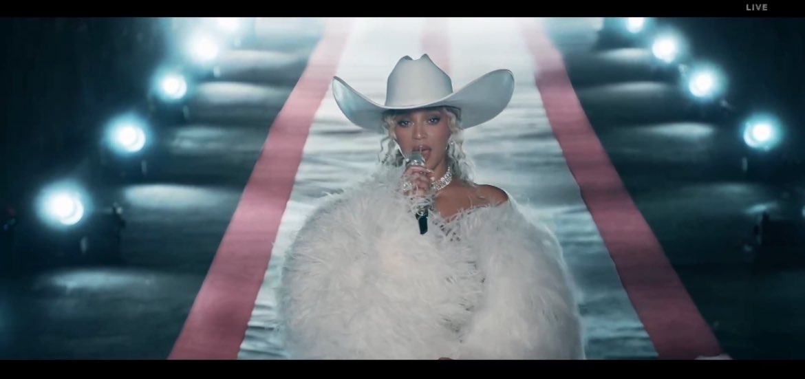 voteheaux's tweet photo. The culture. The artistry. The couture. The spectacle. The drama. The talent. The work ethic. The sharing of the spotlight. The LEGACY (hey BlueBlue!💙🩵). THE ATTENTION TO DETAIL. @Beyonce is, was, &amp; forever will be one of one. THAT👏🏾M👏🏾F👏🏾GIRL👏🏾👏🏾👏🏾 💪🏾❤️🖤💚#BeyonceBowl #GRITS https://t.co/N5469gHNLc