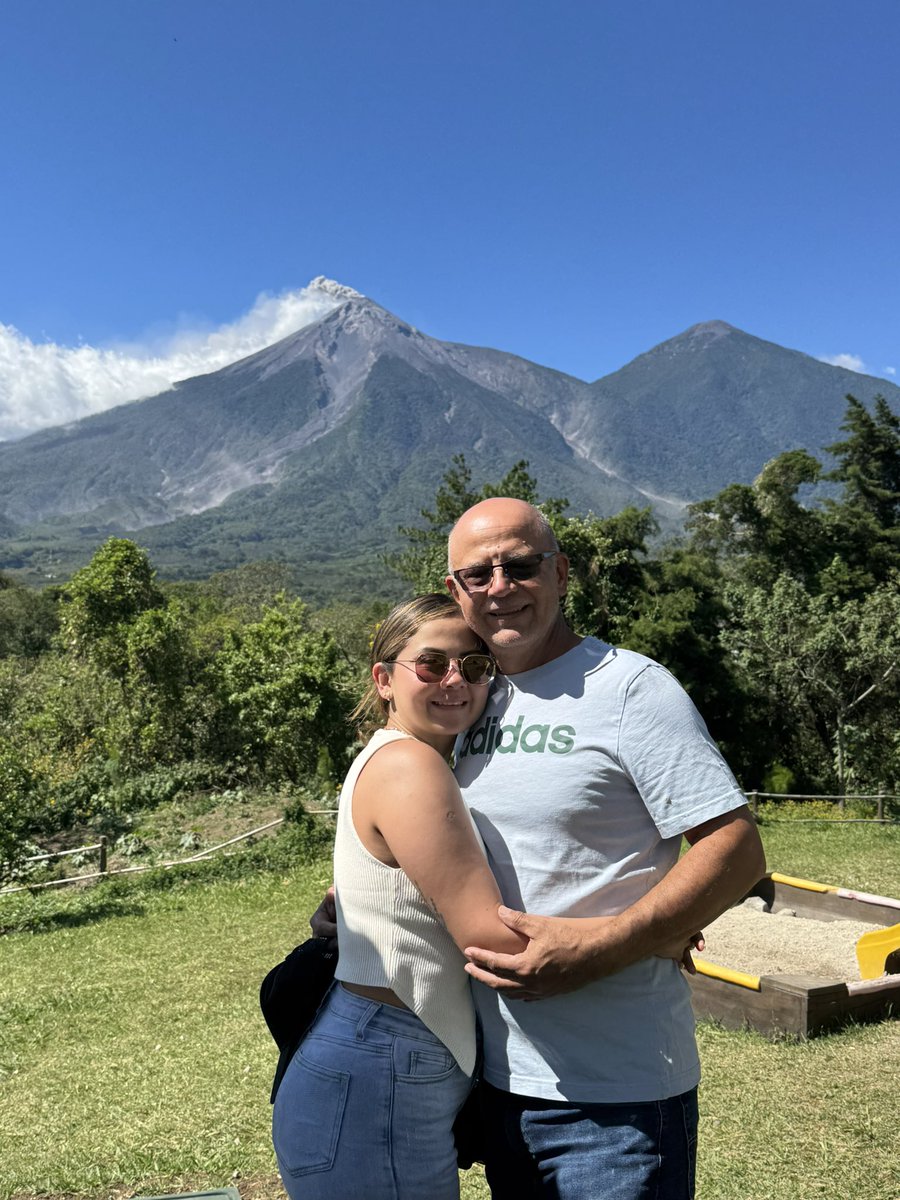 ___lindad's tweet photo. Déjenme aquí ❤️‍🩹 https://t.co/kH51Y3sBzV