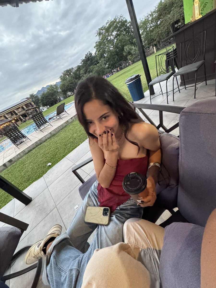 ___lindad's tweet photo. Déjenme aquí ❤️‍🩹 https://t.co/kH51Y3sBzV