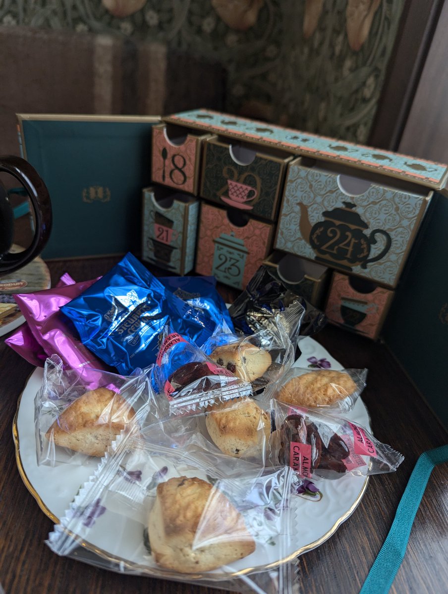 今年はアドベントカレンダー買わなかったけど、買わなかったら買わ