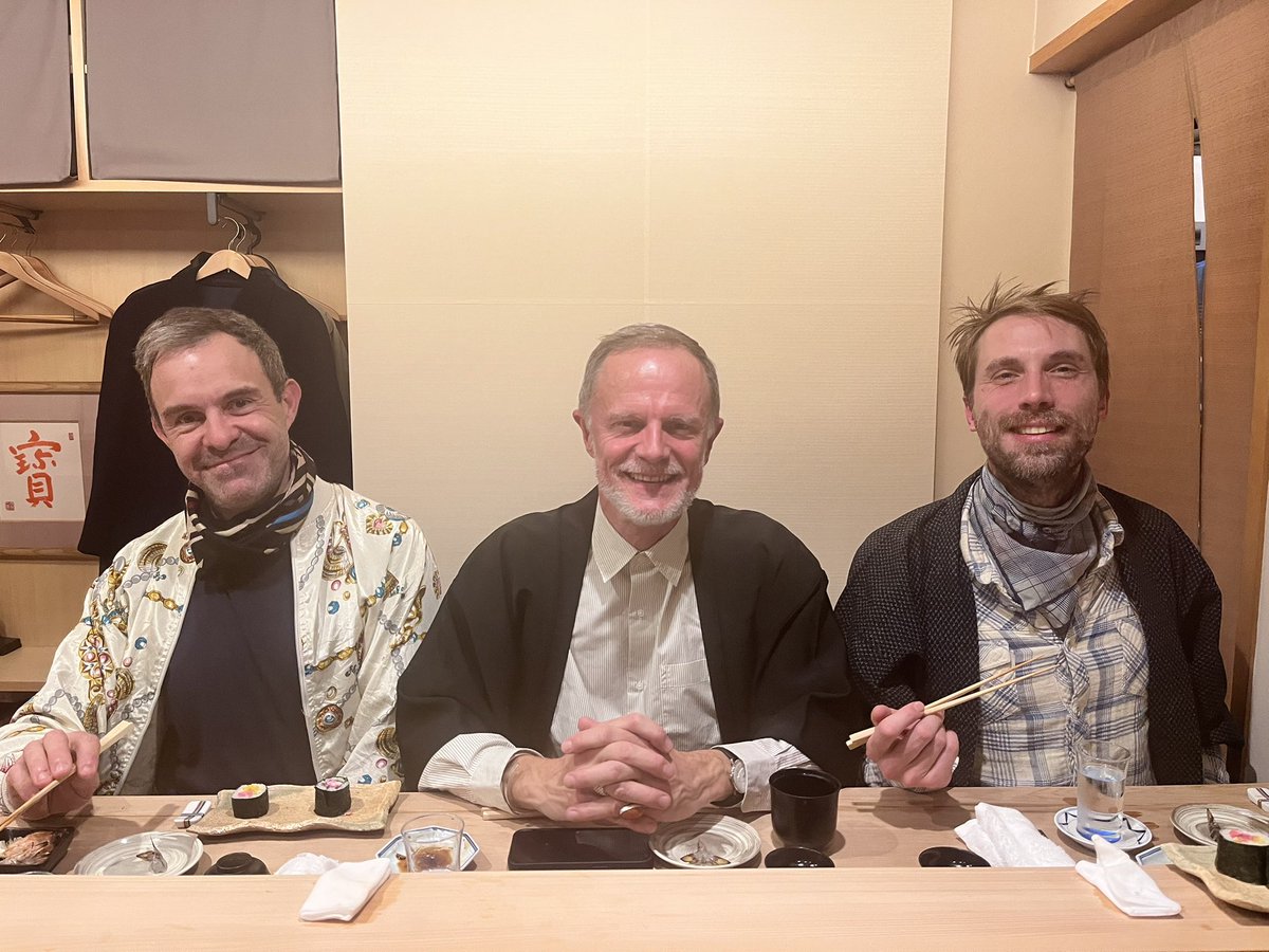 sushiikkan's tweet photo. 昨夜のお客様、フランスからの御三方
北野天満宮で購入された羽織りがめちゃくちゃお洒落でかっこよかったです！！！
ご来店ありがとうございました😊 https://t.co/3FIHKGa8sW