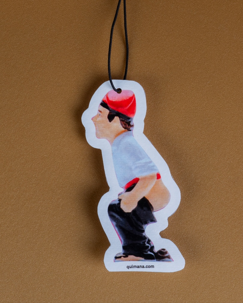 AmicsCaganer's tweet photo. 81) Ambientador en forma de #caganer, nou producte dissenyat i produït a #Banyoles per l'estudi de disseny #Quimana.
El trobareu a les botigues de @caganers, als establiments de #CanPericus i a la botiga online https://t.co/pCijGae6DK, i a @Oniricat.
Bones Pestes a tothom! https://t.co/W2psDJNMXt