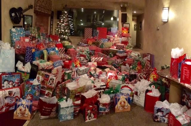 He may have gone over the top with Christmas present this year for Lita and <a href="/serpentinevencm/">•/• L i z T h o m p s o n</a>