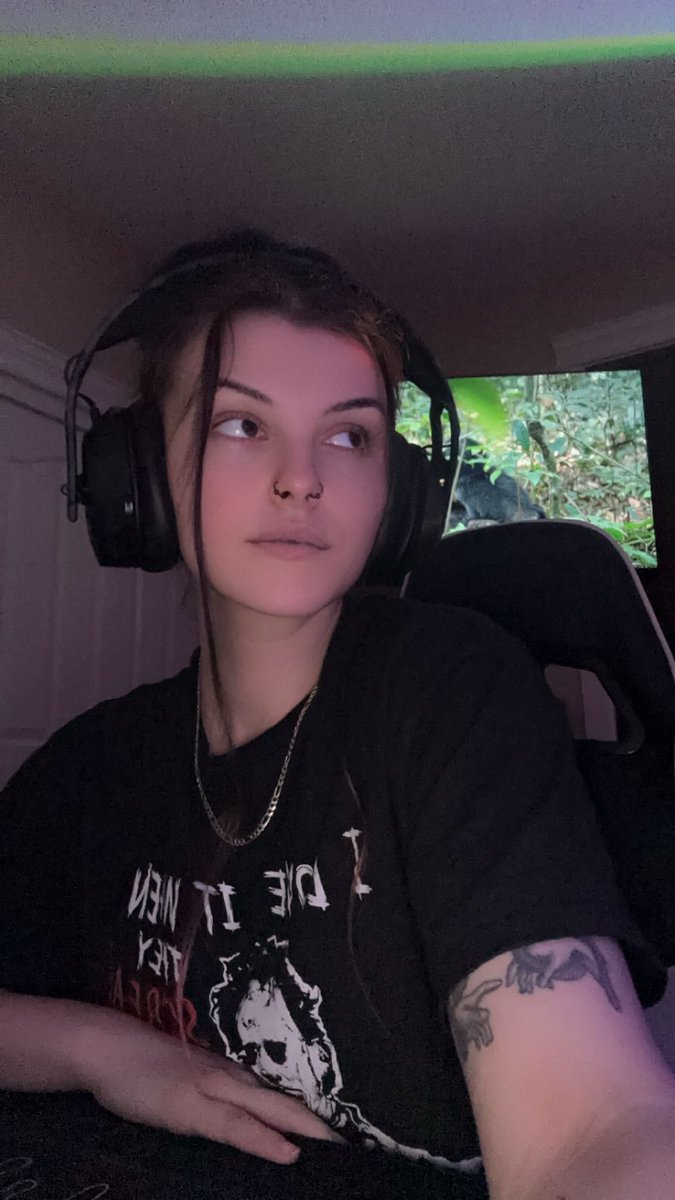 I stream #blackops6 on twitch 🥺 twitch.tv/shawtyykaay