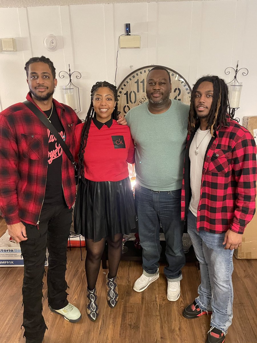 When you get older, Home For  The Holidays, is not to be taken for granted! IT’S THE BEST GIFT EVER! Happy Holidays🎄🎅🏾 #Homefortheholidays #Blessings
