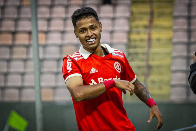 LoucuraColorada's tweet photo. Jhonatan Kauan está de saída do Internacional. Jogador ficará sem contrato. https://t.co/AzhF59e2yi