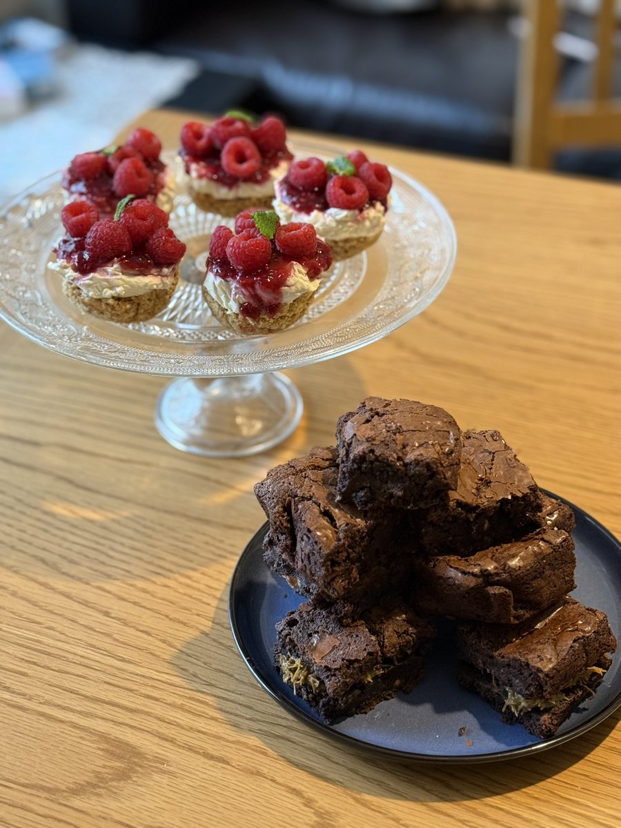 Popping in from the blue place to wish everyone #ChristmasMubarak: especially those keeping the NHS running- like the better half who’s been on call today. Had a cracking Christmas hoon across the moors, lovely spot of lunch and enjoyed the #Shrinking Finale. All boxes ticked😊