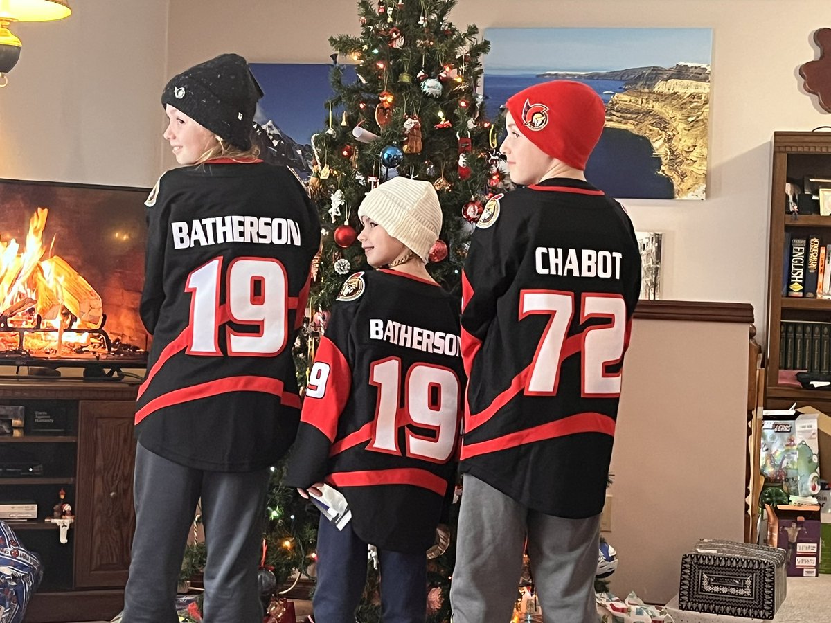 kateslaw22's tweet photo. @GraemeNichols @ian_mendes For my three favourite little people…. Jerseys and toques…. https://t.co/lqv9nZkO7S