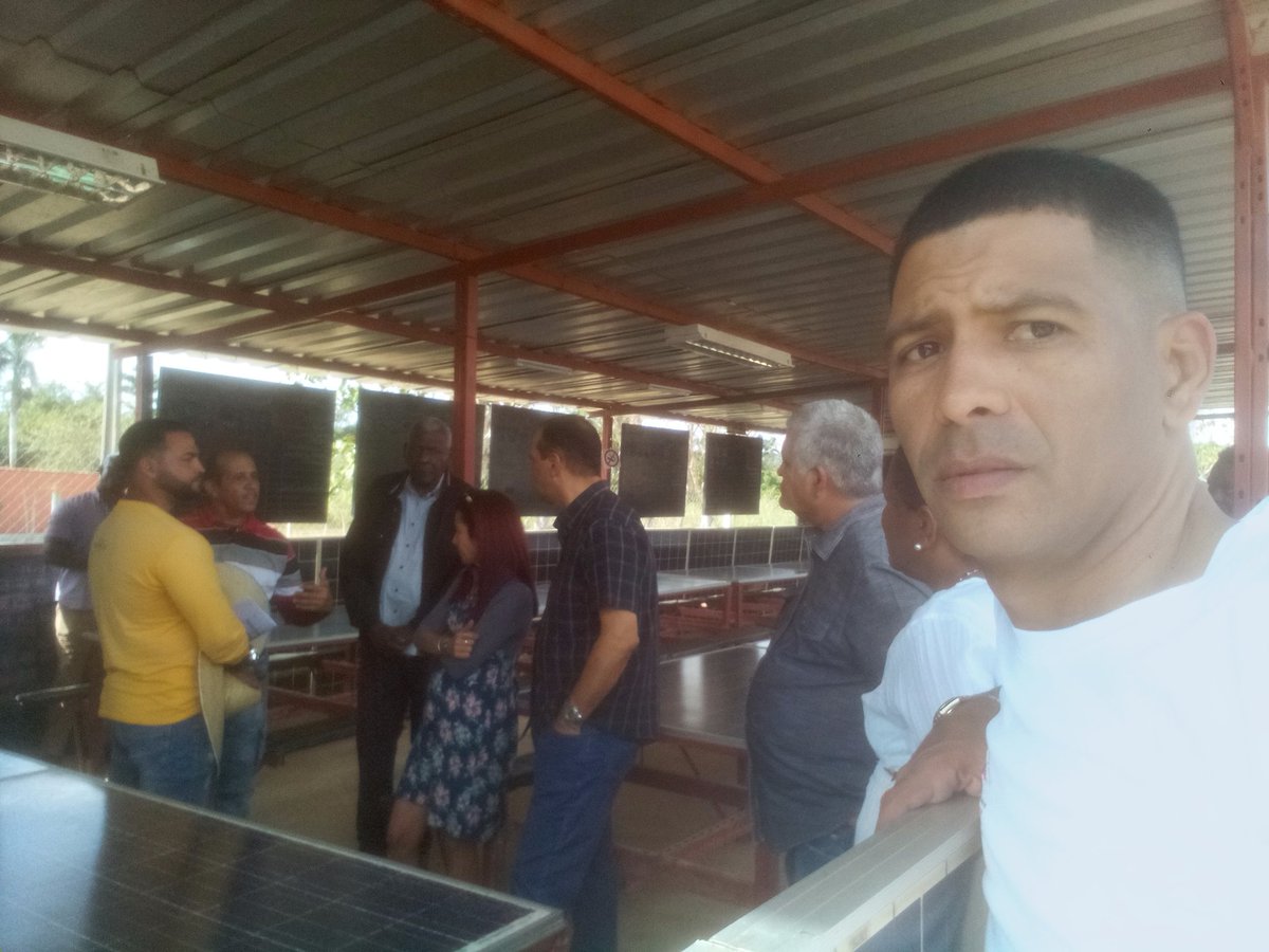 PYerandi's tweet photo. Cheque el Presidente Estaban Lazo Hernández el avance de la instalación del parque fotovoltaico en el #Cotorro. 
#LaHabanaViveEnMí https://t.co/OEV8f2MoWj