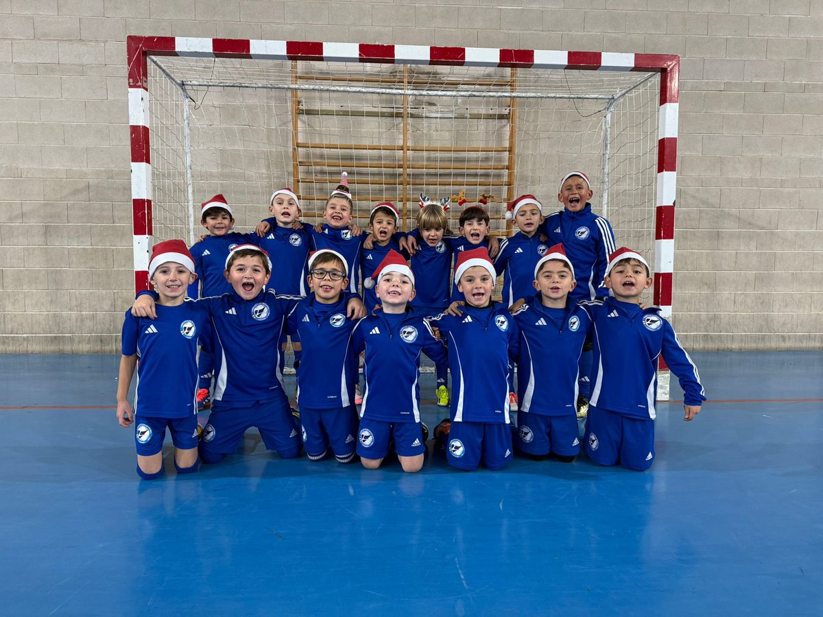 ComillasCF's tweet photo. 💙⚽️🔵 FELIZ NAVIDAD 🔵⚽️💙 

Nuestros pequeños de la casa os desean Feliz Navidad y una buena entrada de año!🥳 

¡AÚPA COMILLAS!💪🏻
#vamosazules https://t.co/pAFYbGaqNx